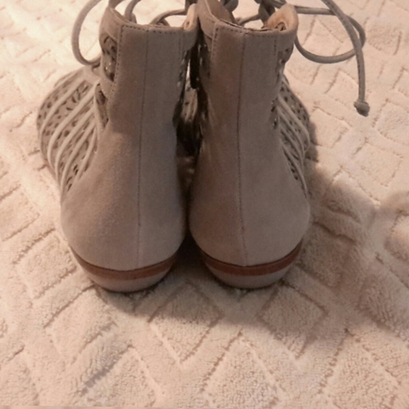 Rebeca Sanver gray leather laser - cut booties - Picture 6 of 7